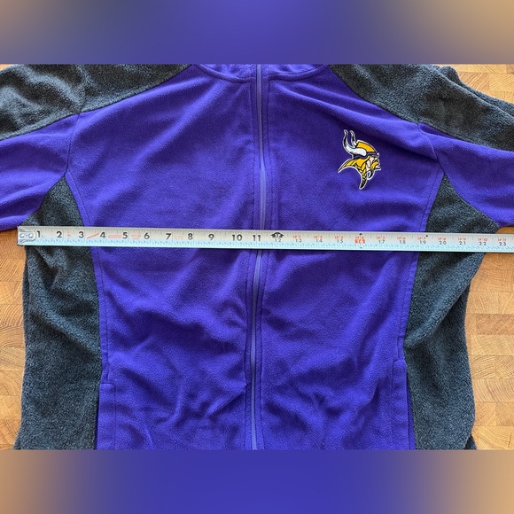 Minnesota Vikings Purple and Black Performance Jacket- Women’s Size XL. - Picture 2 of 5